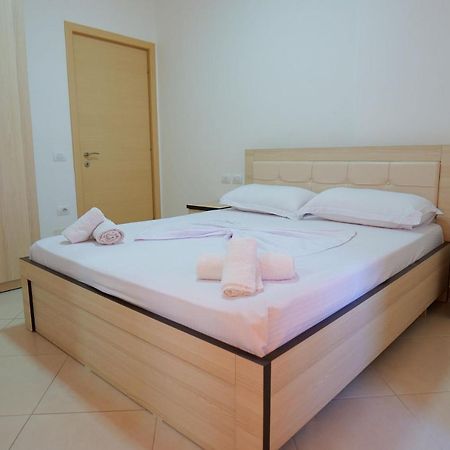 Almare Apartments فلورا المظهر الخارجي الصورة